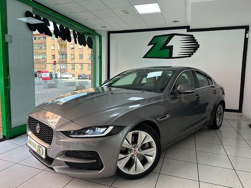Usado Jaguar XE R-Dynamic 180 CV (132 kW) 2020 Gris / plata Berlina