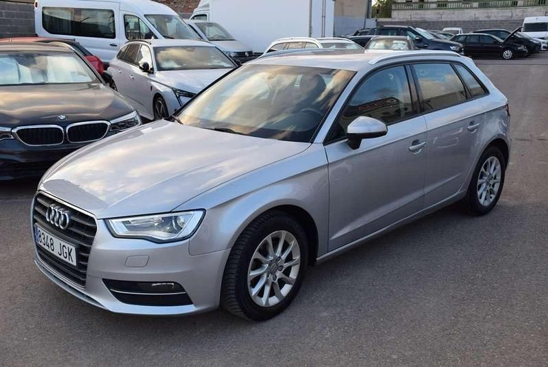 Usado Audi A3 Sportback Attraction 110 CV (80 kW) 2015 Gris Utilitario