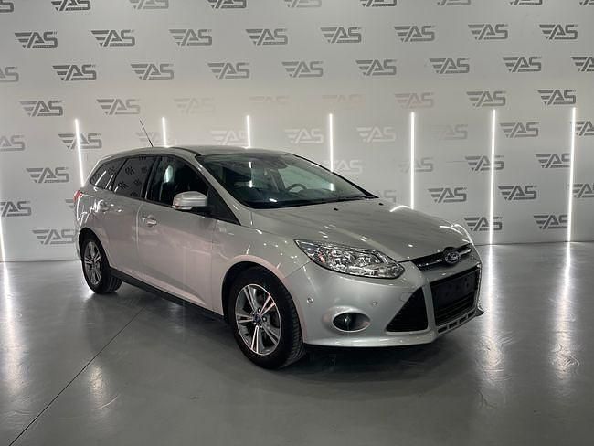 Usado Ford Focus ST-Line 125 CV (91 kW) 2016 Gris Familiar