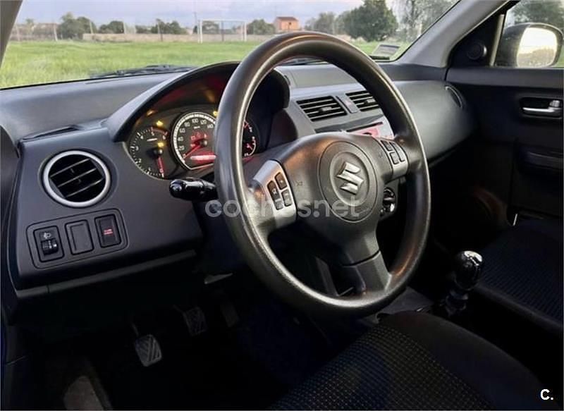 Usado Suzuki Swift GL 69 CV (50 kW) 2006 Azul Utilitario