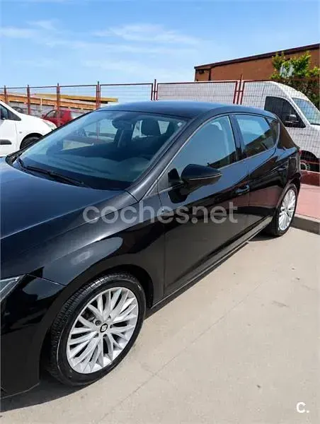 Usado Seat Leon Style Plus 110 CV (80 kW) 2018 Negro Berlina