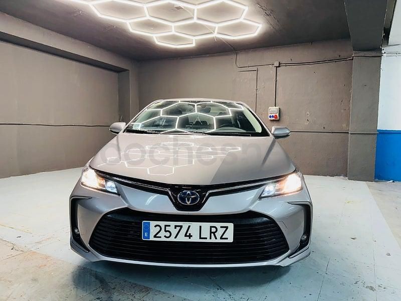 Usado Toyota Corolla Active 122 CV (89 kW) 2021 Gris / plata Berlina