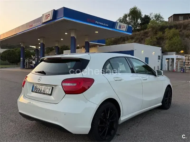 Usado Mercedes A180 Urban 122 CV (89 kW) 2014 Blanco Utilitario