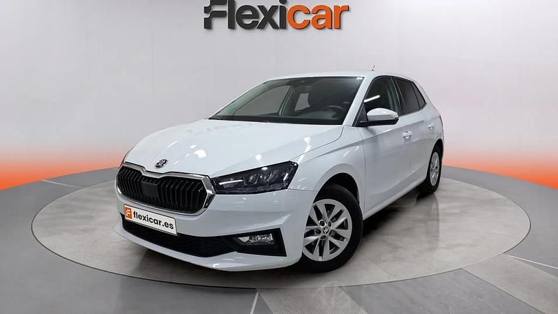 Usado Skoda Fabia Selection 95 CV (69 kW) 2024 Blanco Utilitario