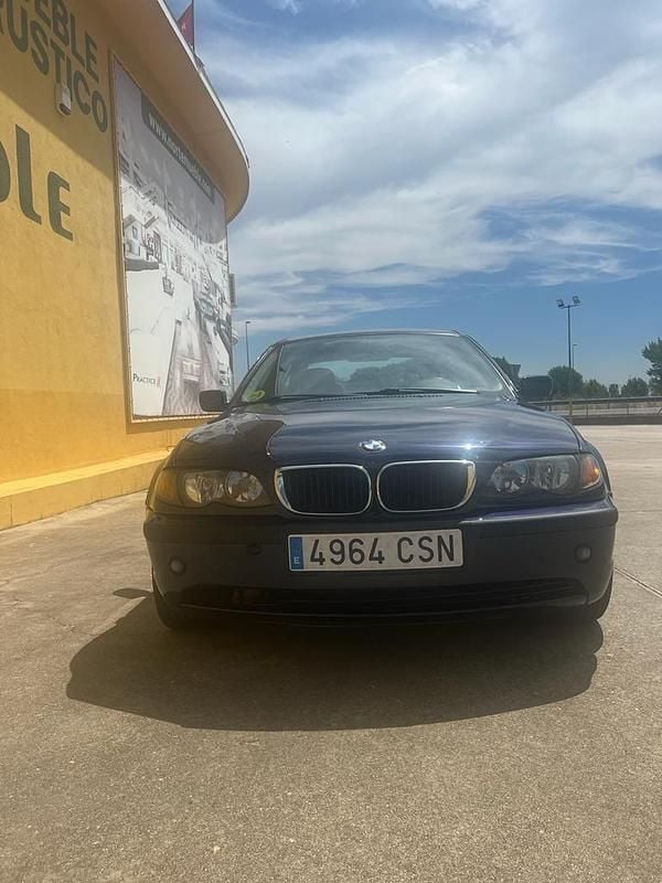 Azul marino Usado 2004 BMW 318 Berlina | 4999 € (Precio justo) - Imagen 1/4