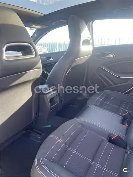 Usado Mercedes A180 Urban 109 CV (80 kW) 2015 Blanco Berlina