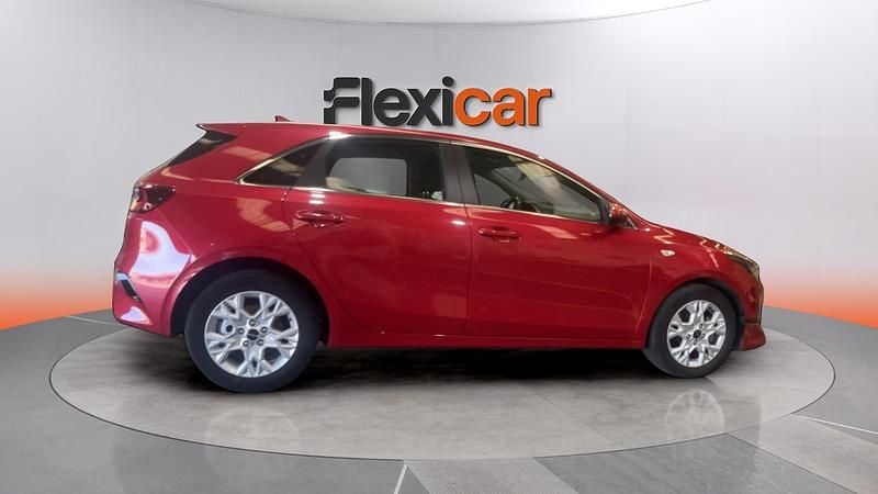Usado Kia Ceed 136 CV (100 kW) 2023 Rojo Utilitario