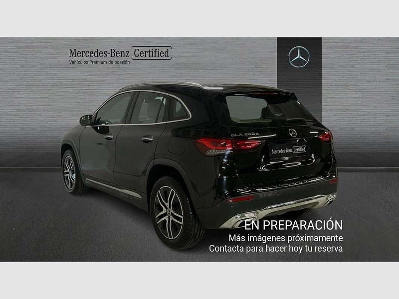 Usado Mercedes GLA200 150 CV (110 kW) 2021 Negro SUV