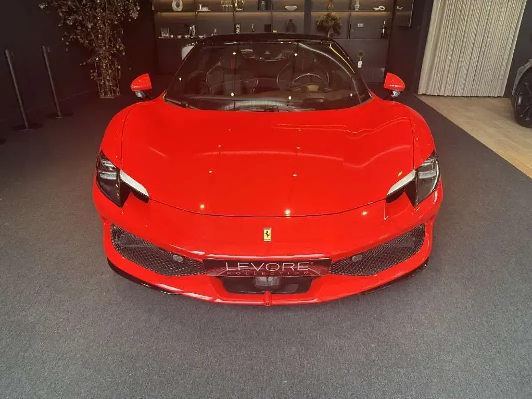 Usado Ferrari 296 831 CV (611 kW) 2024 Rojo Coupe
