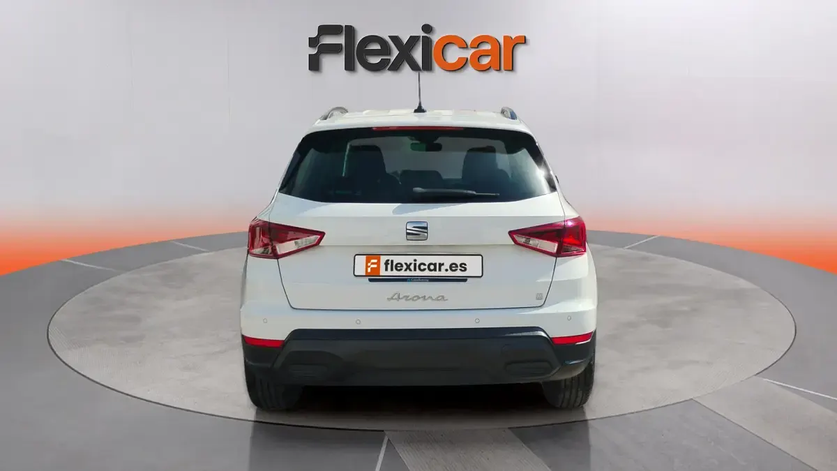 Usado Seat Arona Style Plus 110 CV (80 kW) 2022 Blanco SUV