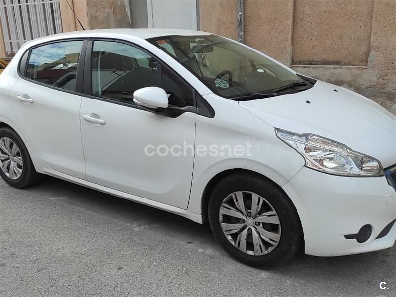 Używany Peugeot 208 Active 68 KM (50 kW) 2012 Biały Hatchback