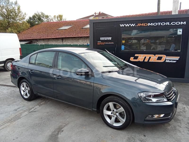Gris / plata Usado 2011 VW Passat Edition Berlina | 9900 € (Precio justo) - Imagen 1/4