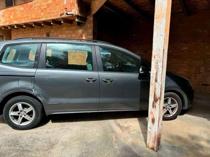 Usado Seat Alhambra Ecomotive 140 CV (102 kW) 2011 Gris Monovolumen