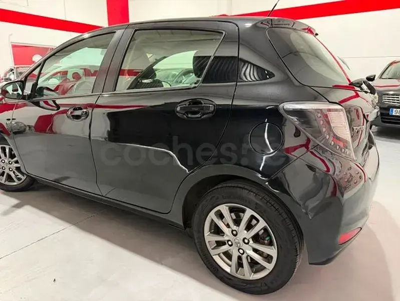 Usado Toyota Yaris Active 99 CV (72 kW) 2014 Negro Utilitario