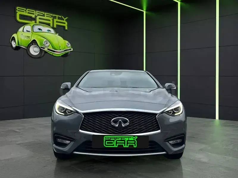 Usado Infiniti Q30 109 CV (80 kW) 2016 Gris / plata Utilitario