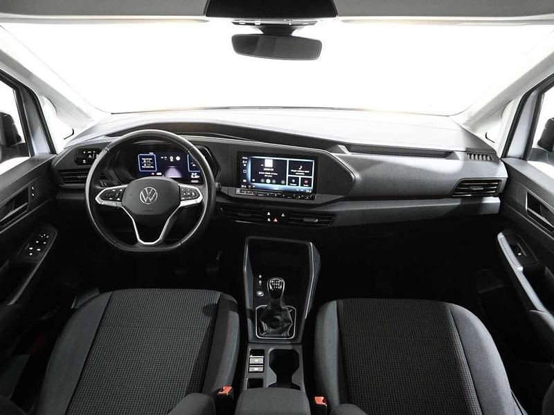 Usado VW Caddy Maxi 102 CV (75 kW) 2024 Plateado Monovolumen