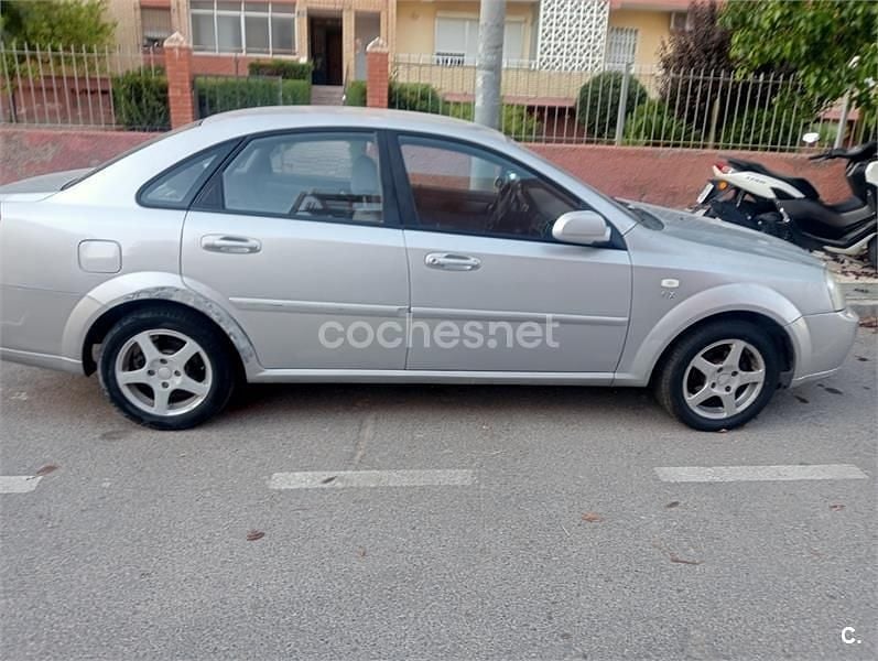 Gris / plata Usado 2005 Chevrolet Nubira SX Berlina | 900 € - Imagen 1/4