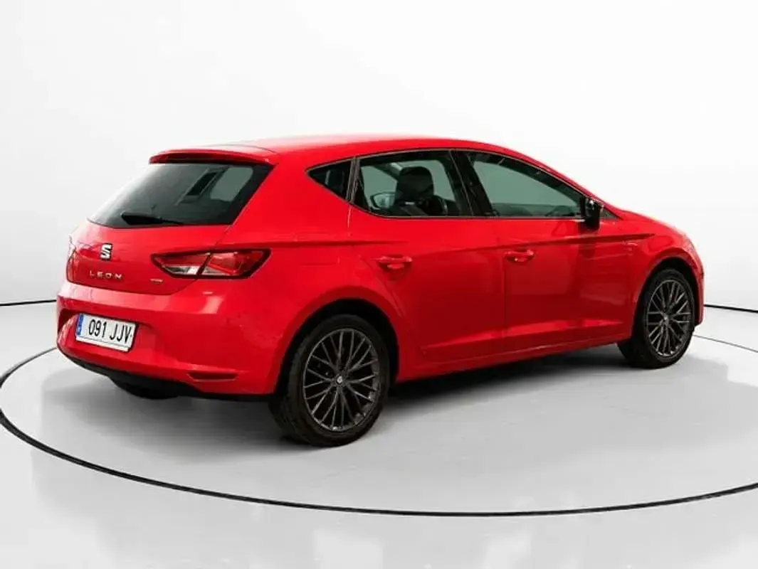 Usado Seat Leon Style 110 CV (80 kW) 2015 Rojo Utilitario