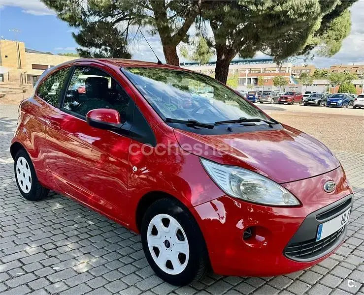 Usado Ford Ka Individual 69 CV (50 kW) 2012 Rojo Utilitario