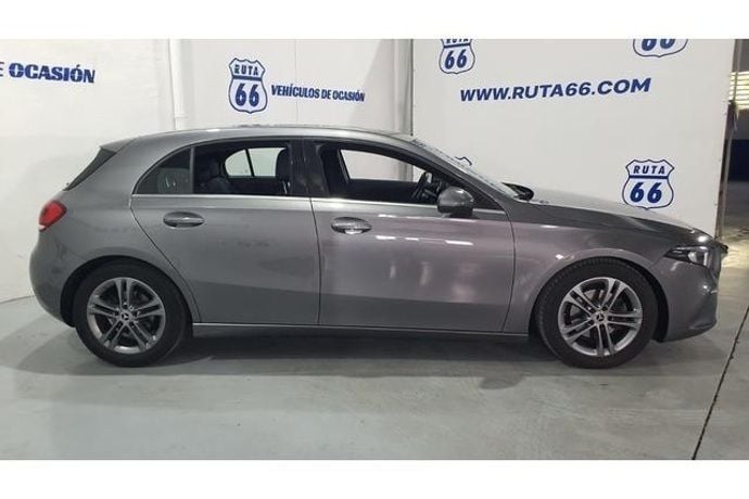 Usado Mercedes A180 136 CV (100 kW) 2019 Gris Utilitario