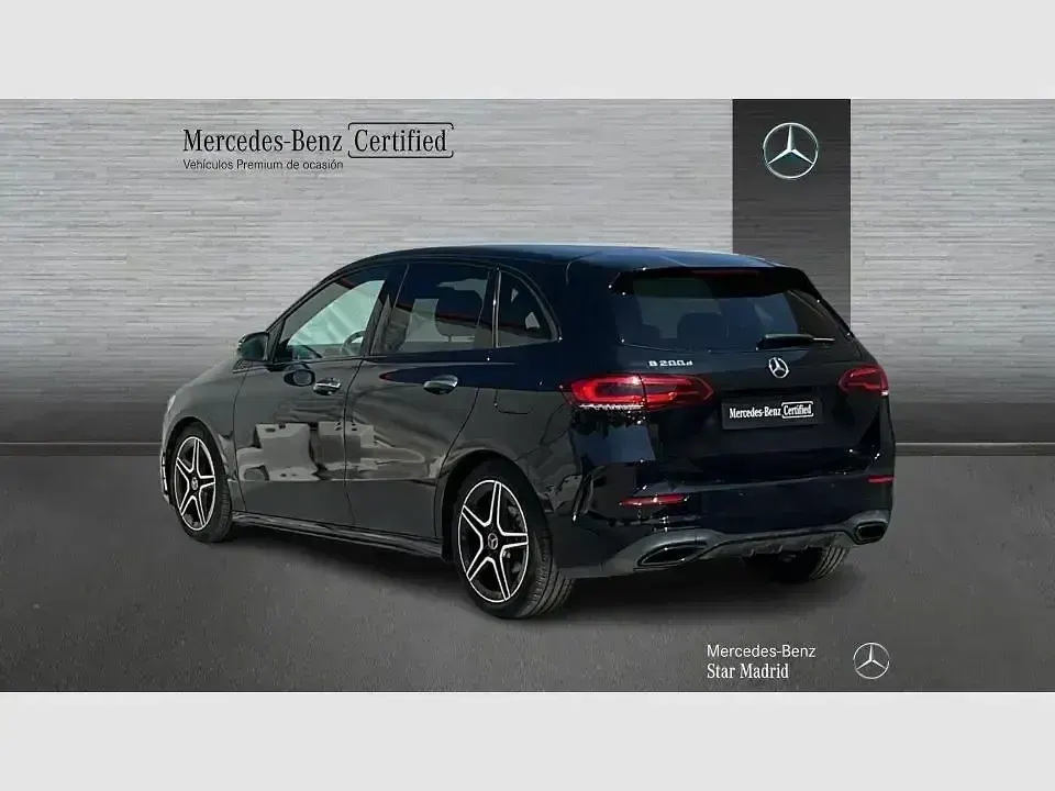 Usado Mercedes B200 150 CV (110 kW) 2022 Negro cosmos (metalizado) Monovolumen