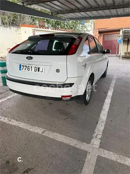 Usado Ford Focus Trend 100 CV (73 kW) 2006 Blanco Berlina