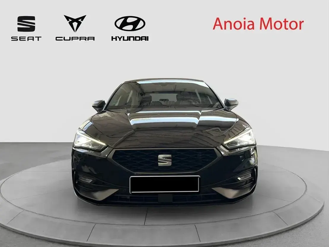 Usado Seat Leon FR 116 CV (85 kW) 2025 Negro Berlina