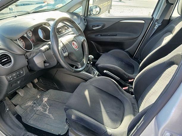 Usado Fiat Punto Easy 77 CV (56 kW) 2014 Gris Utilitario