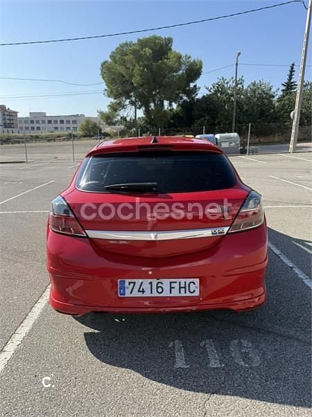 Rojo Usado 2006 Opel Astra GTC Sport Berlina | 3300 € (Precio justo) - Imagen 1/4