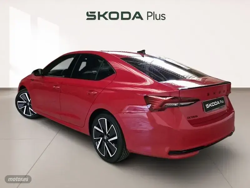 Usado Skoda Octavia SportLine 150 CV (110 kW) 2025 Rojo Berlina