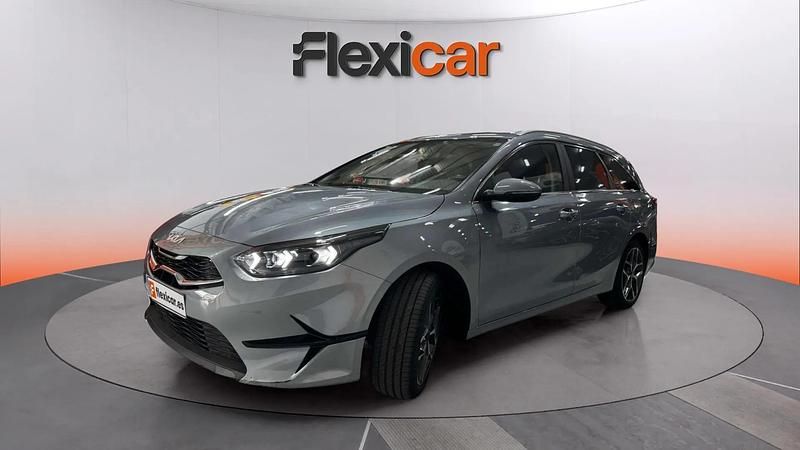 Usado Kia Ceed 136 CV (100 kW) 2022 Gris Utilitario