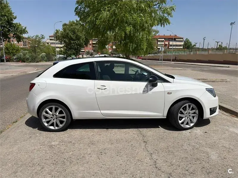 Usado Seat Ibiza SC FR 143 CV (105 kW) 2012 Blanco Utilitario