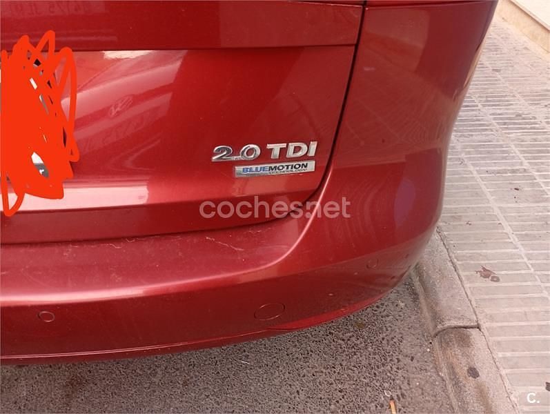 Rojo Usado 2012 VW Touran Advance Monovolumen | 9500 € (Precio justo) - Imagen 1/4