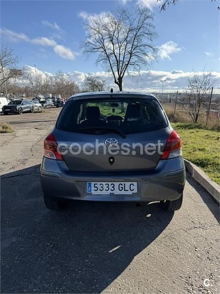 Usado Toyota Yaris 101 CV (74 kW) 2009 Gris / plata Berlina