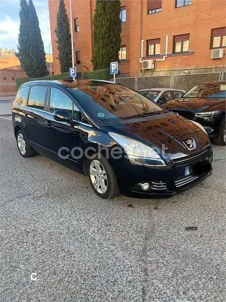 Usado Peugeot 5008 Style 150 CV (110 kW) 2013 Negro Monovolumen