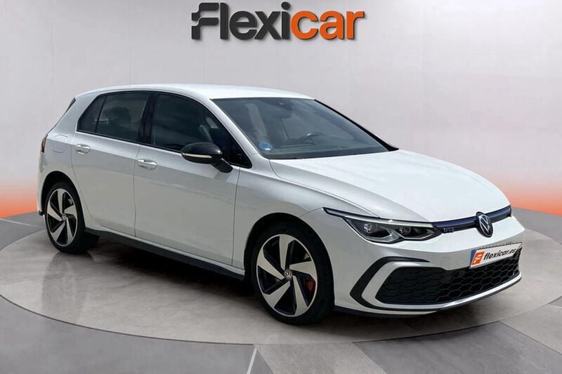 Blanco Usado 2021 VW Golf VIII GTE Berlina | 22.090 € - Imagen 1/4