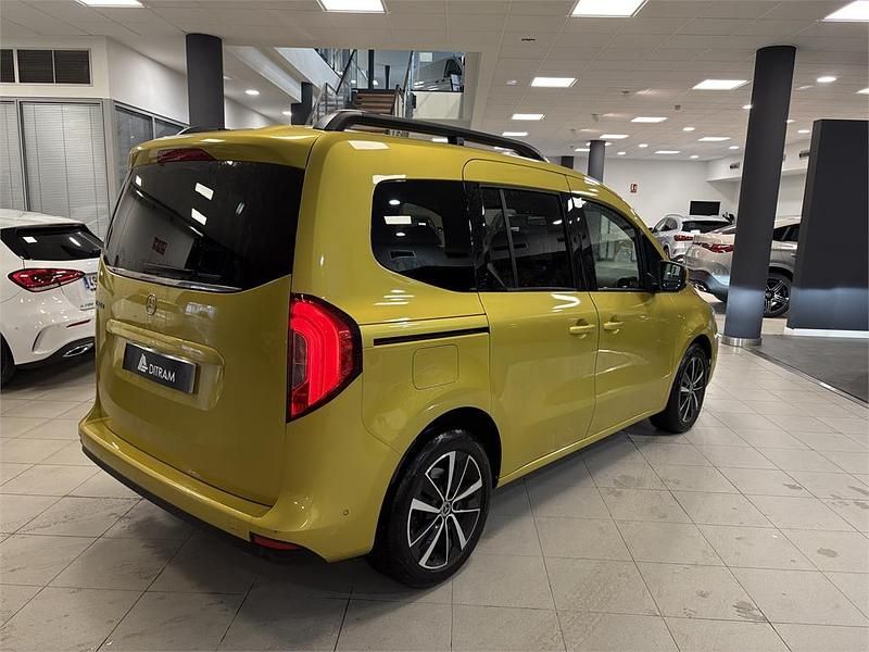 Usado Mercedes T180 116 CV (85 kW) 2022 Amarillo Monovolumen