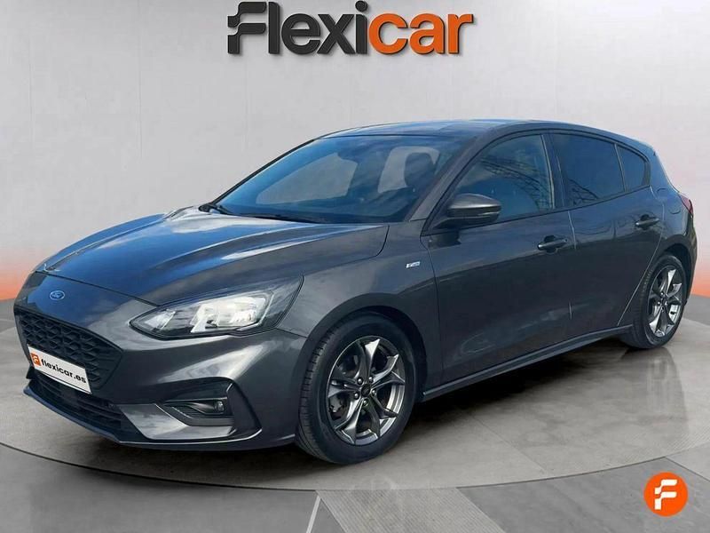 Usado Ford Focus ST-Line 125 CV (91 kW) 2019 Gris / plata Berlina