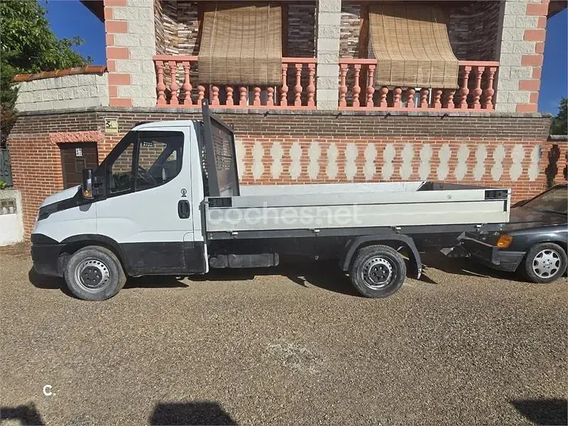 Usado Iveco Daily 126 CV (92 kW) 2012 Blanco Pickup/Camioneta