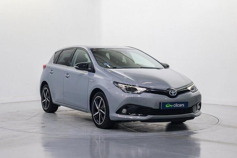 Usado Toyota Auris Hybrid 136 CV (100 kW) 2017 Gris Berlina