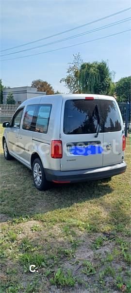Usado VW Caddy Trendline 150 CV (110 kW) 2018 Gris / plata Monovolumen