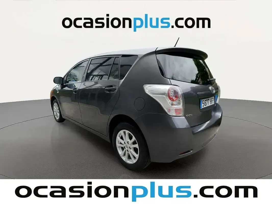 Usado Toyota Verso Active 132 CV (97 kW) 2011 Gris Monovolumen