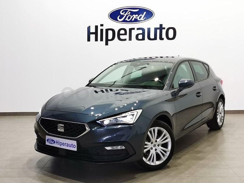 Usado Seat Leon Style 130 CV (95 kW) 2021 Gris / plata Berlina