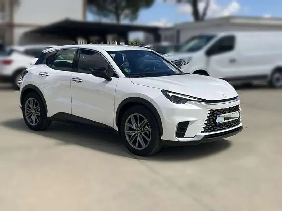 Usado Lexus LBX 136 CV (100 kW) 2024 Blanco SUV