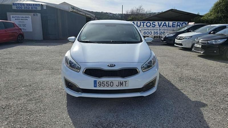 Blanco Usado 2016 Kia Ceed GT Utilitario | 8800 € (Precio justo) - Imagen 1/4