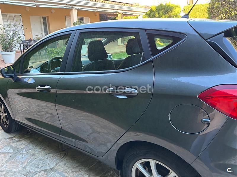Usado Ford Fiesta ST-Line 140 CV (102 kW) 2018 Gris / plata Utilitario