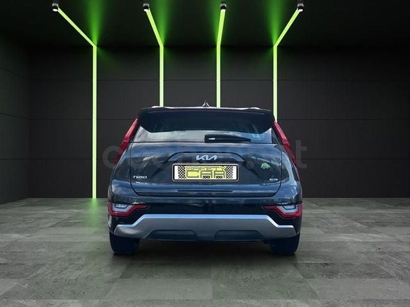 Usado Kia Niro 141 CV (103 kW) 2024 Negro SUV