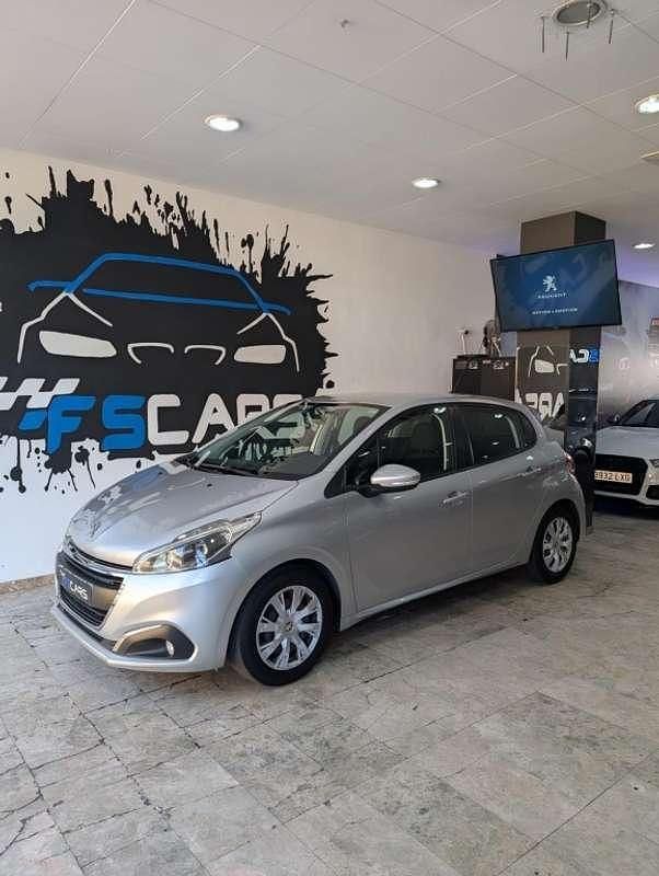 Gris Usado 2017 Peugeot 208 GT-line Utilitario | 7890 € (Precio justo) - Imagen 1/4