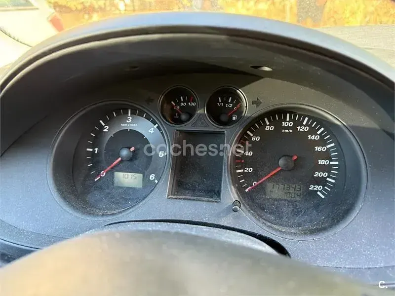 Usado Seat Ibiza 100 CV (73 kW) 2006 Gris / plata Utilitario