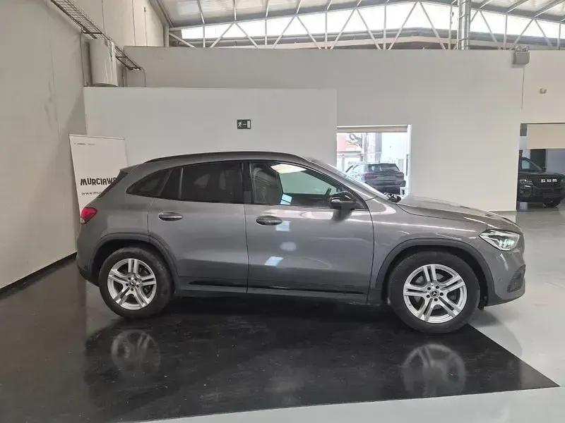 Usado Mercedes GLA200 150 CV (110 kW) 2021 Gris / plata SUV